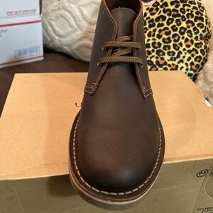 NWOB … Brown rubber bottoms